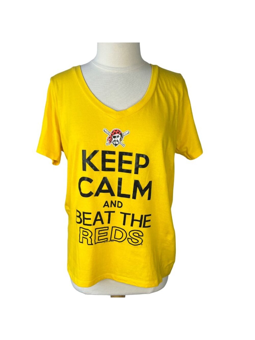 MLB Pittsburgh Pirates Vneck‎ Tshirt Womens XL Yellow Keep Calm Beat the Reds